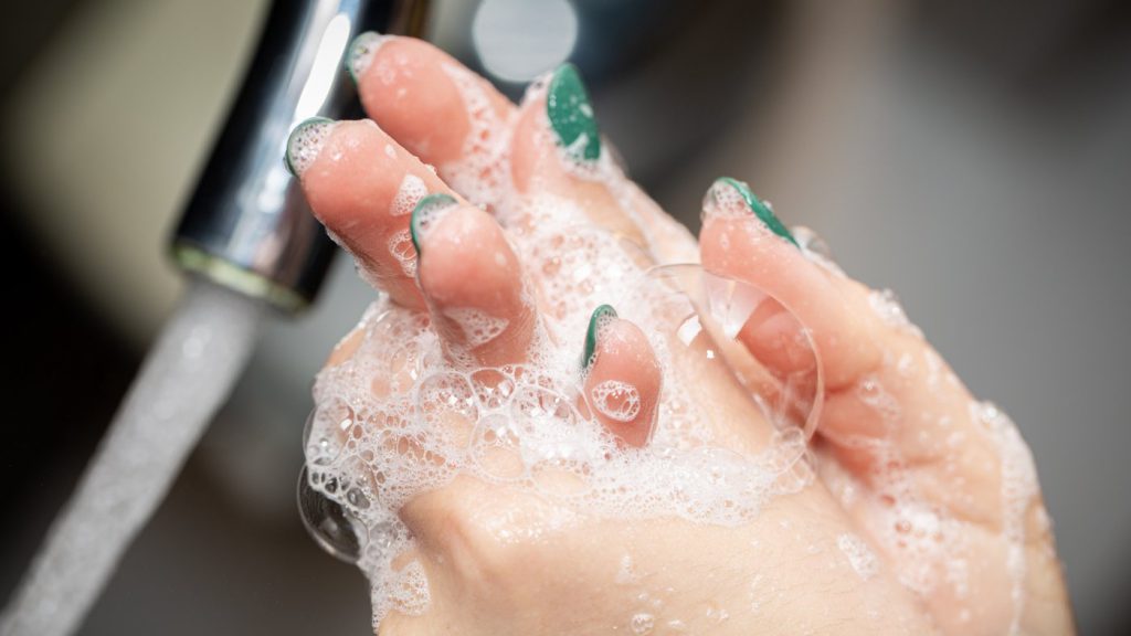 از شستشوی دستها برای چند نویت در روز ، غافل تشوید.